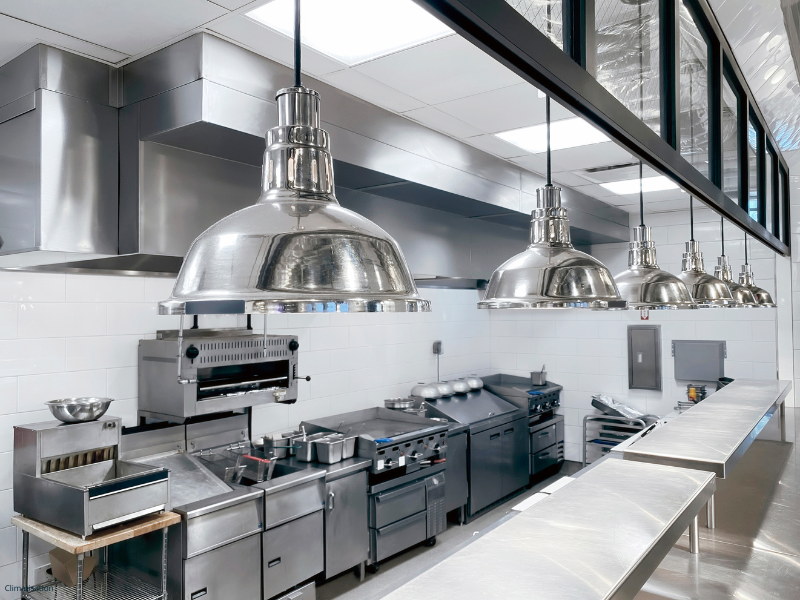 Installation d'équipements de cuisine CHR et ventilation par Air 83